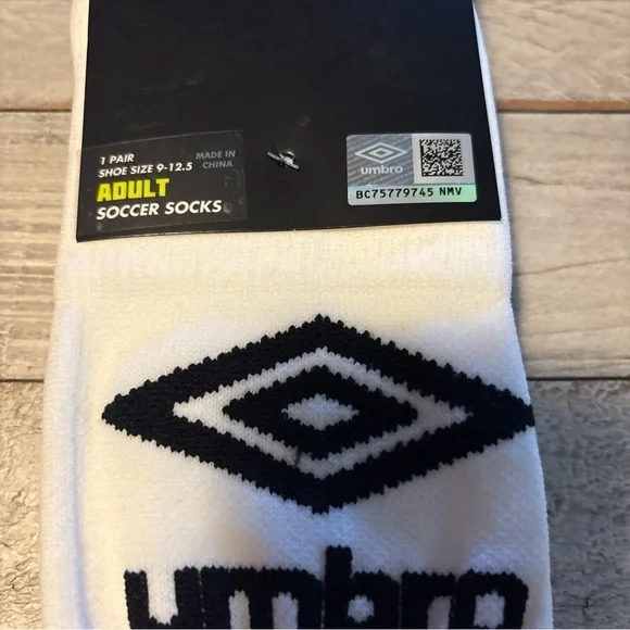 Umbro Adult Soccer Socks (Shoe Size 9-12.5) 1 Pair Wicking White NEW - Picture 3 of 11